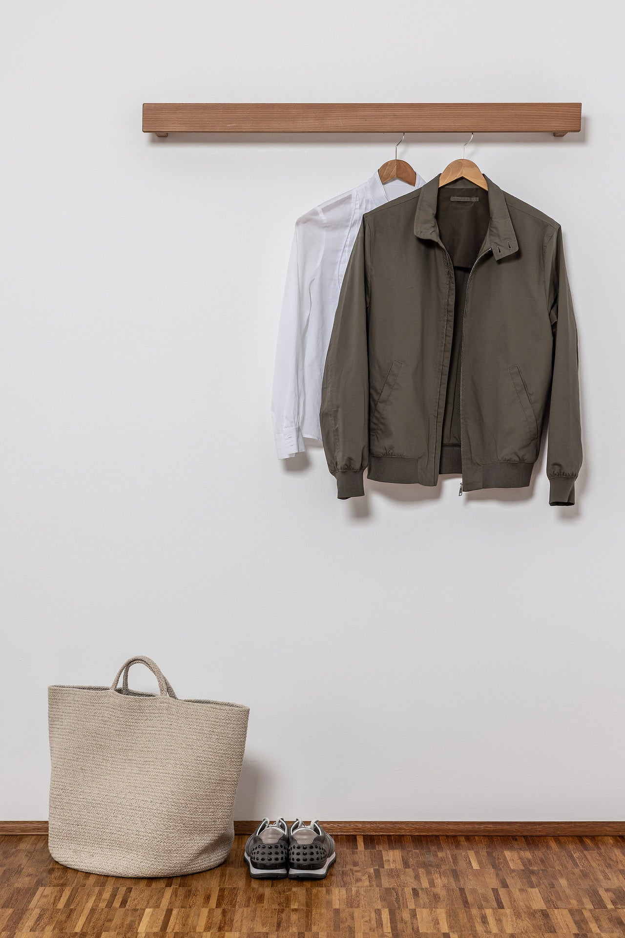 Garderobe ABLA in Buchenholz von cannas