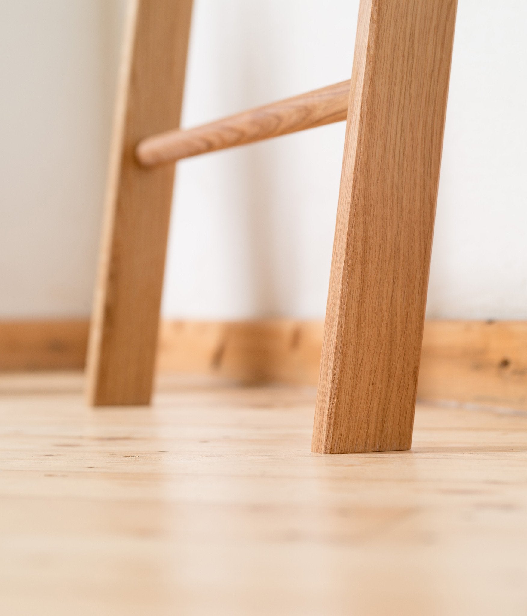 Kleiderleiter 212 cm lang, Eiche, Buche, Nussbaum, weiß lackiert