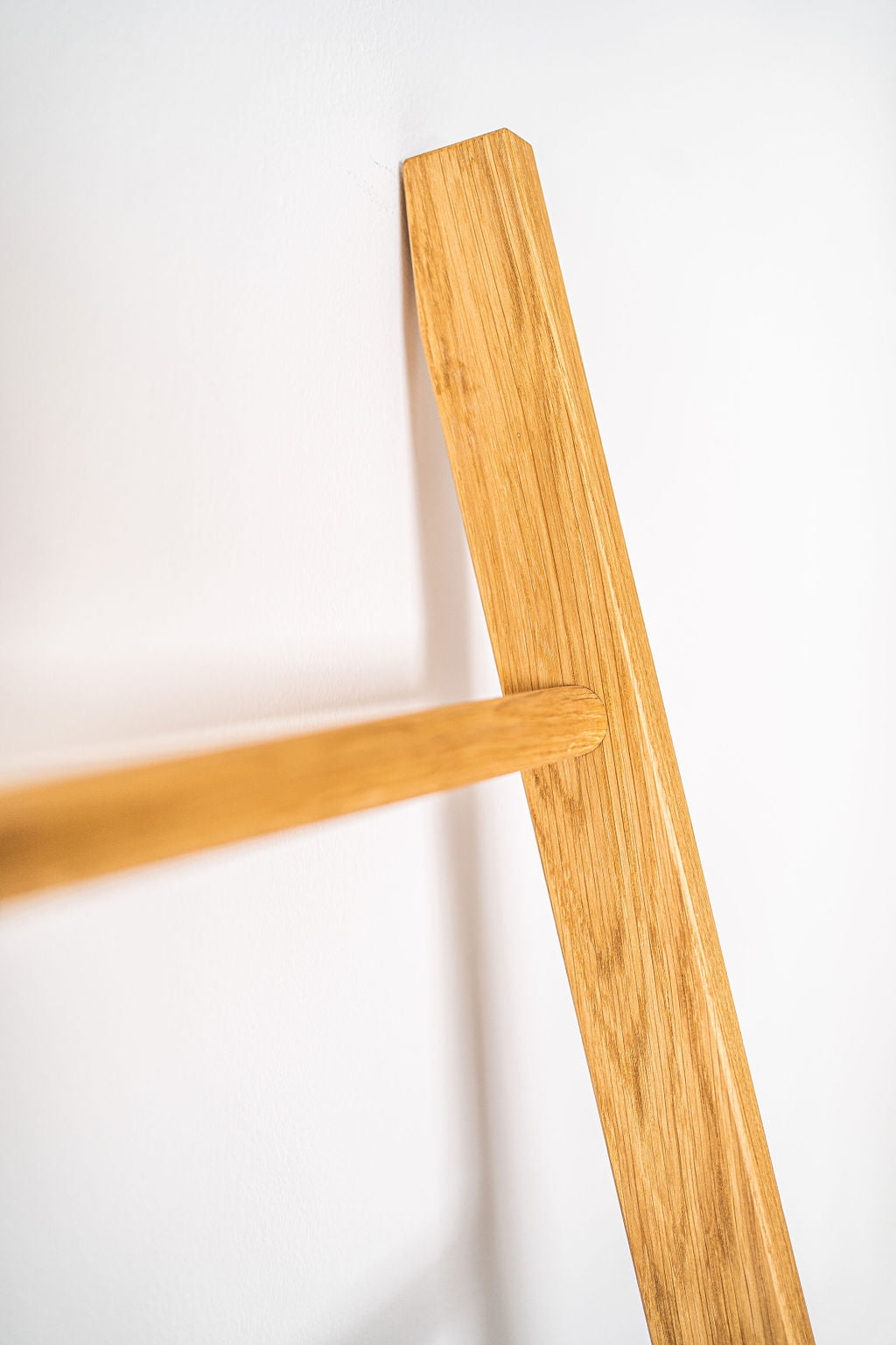 Kleiderleiter Detail Eiche