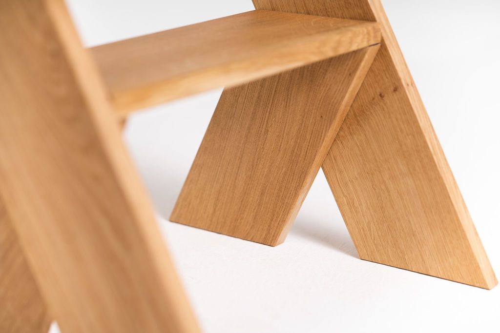 Hocker LOBO aus massivem Holz