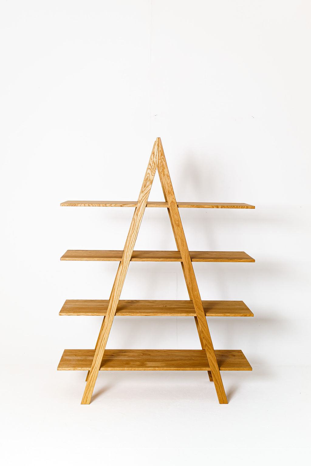 Leiterregal aus Holz