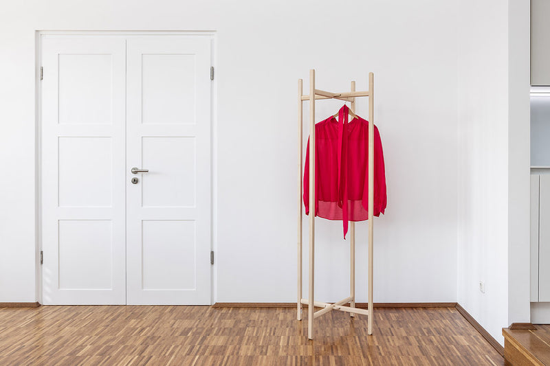 Klappbarer Garderobenständer NEW HANG ON | Garderobe aus unbehandelter Esche Massivholz
